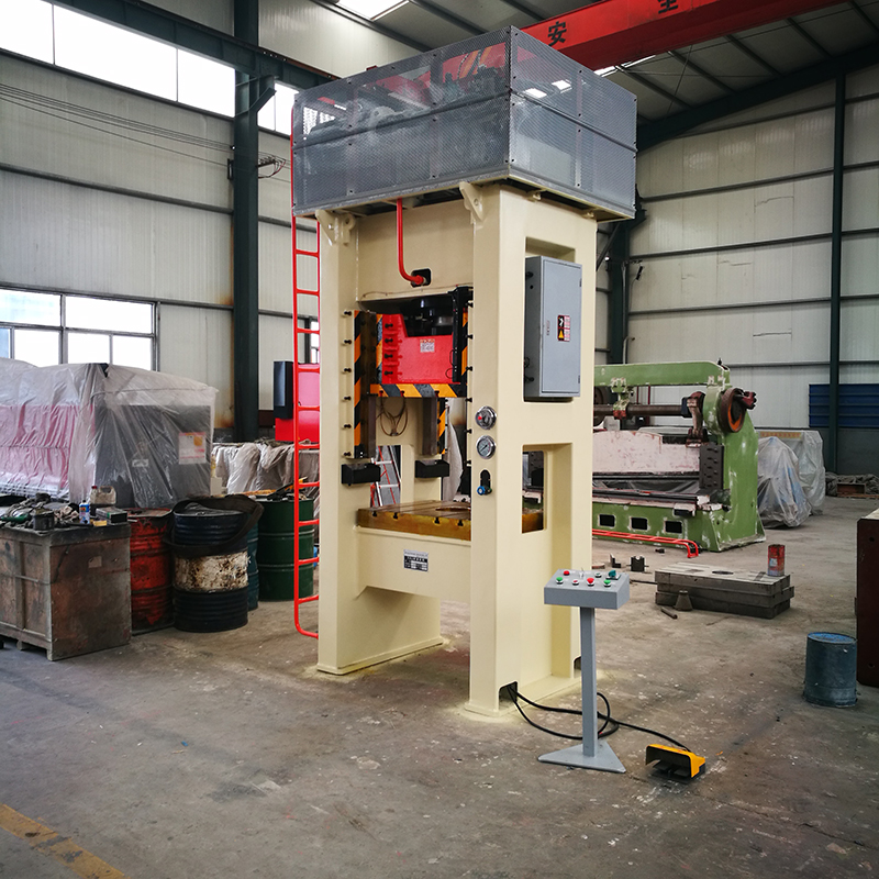 济南二锻生产的成型液压机