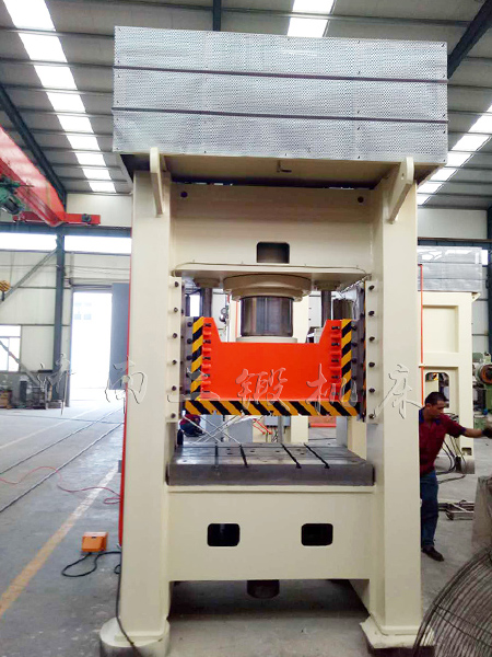 400吨闭式压力机和开式压力机的区别